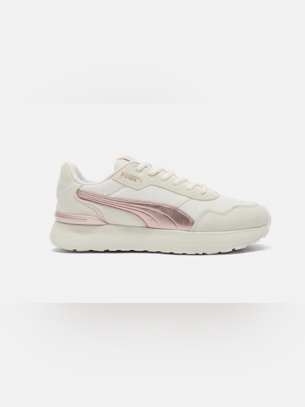 Never worn, Puma R78 Voyage with metallic pink stripes. Size 9. *SLIGHT SCUFFS*